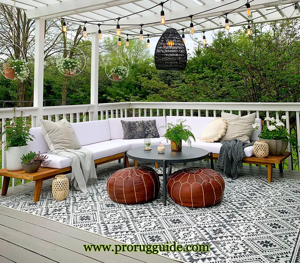 Outdoor Rug For a Wood Deck